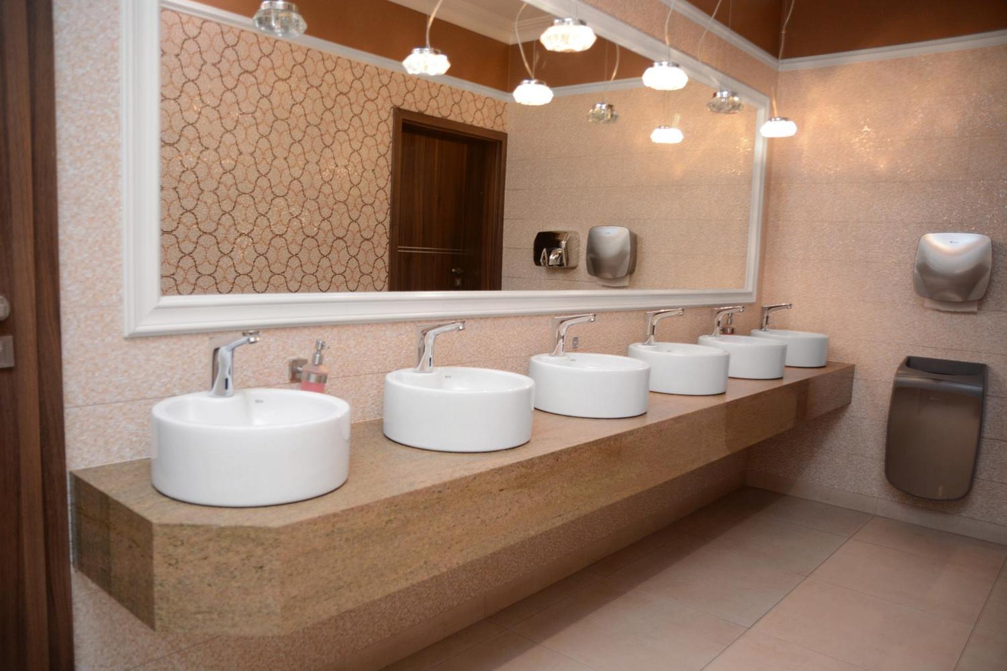נובה סלופיה Hotel Swietokrzyski Dwor מראה חיצוני תמונה