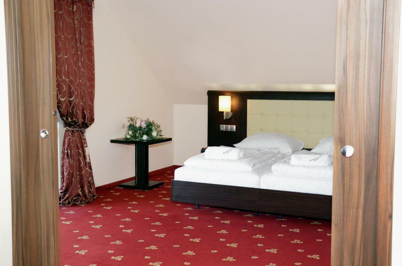 נובה סלופיה Hotel Swietokrzyski Dwor מראה חיצוני תמונה